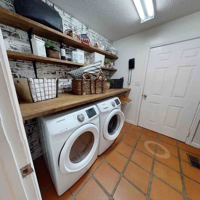 https://d3hshitwf0nif8.cloudfront.net/0x0/image/image-roomthumb/Itty_bitty_farmhouse_3D_Virtual_Tour_Laundry_Room.jpg